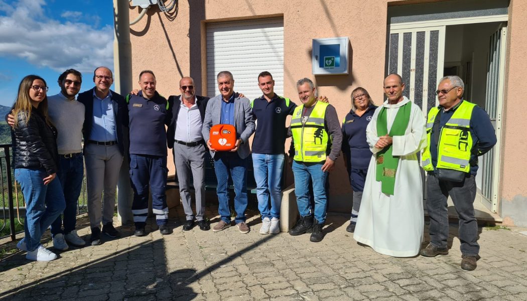 ViviAmo Santa Barbara consegna un defibrillatore alla comunità