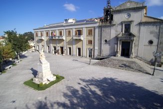 SINDAC0 E ASSESSORI SI AUMENTANO GLI STIPENDI