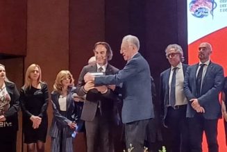 Il dott.  Giovanni Albano premiato alla “Festa del medico”