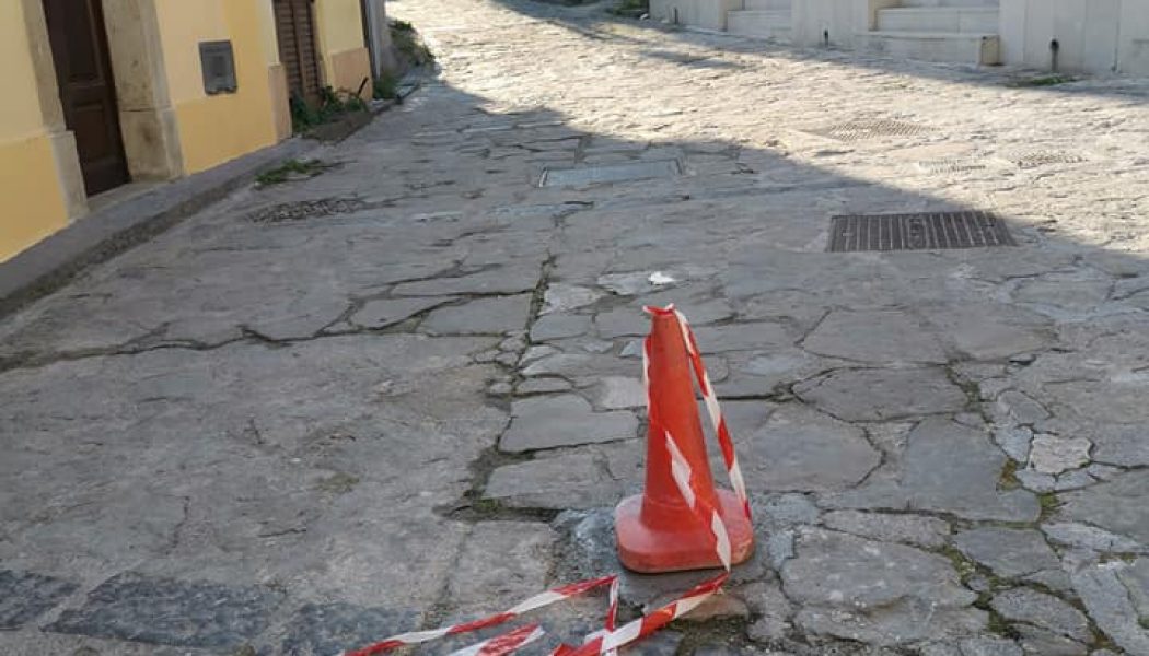 Buche nel centro storico, finalmente, riparate