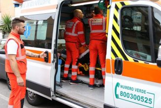 MONTALBANO INCIDENTE CON UN FUORISTRADA NEL CENTRO STORICO