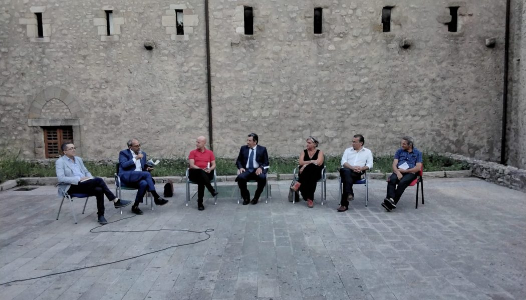 Presentato al castello il ventiquattresimo libro di Italo Toni