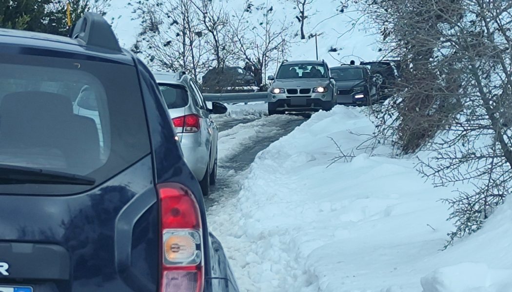 MONTALBANO, AUTO BLOCCATE SULLA NEVE E FILE CHILOMETRICHE
