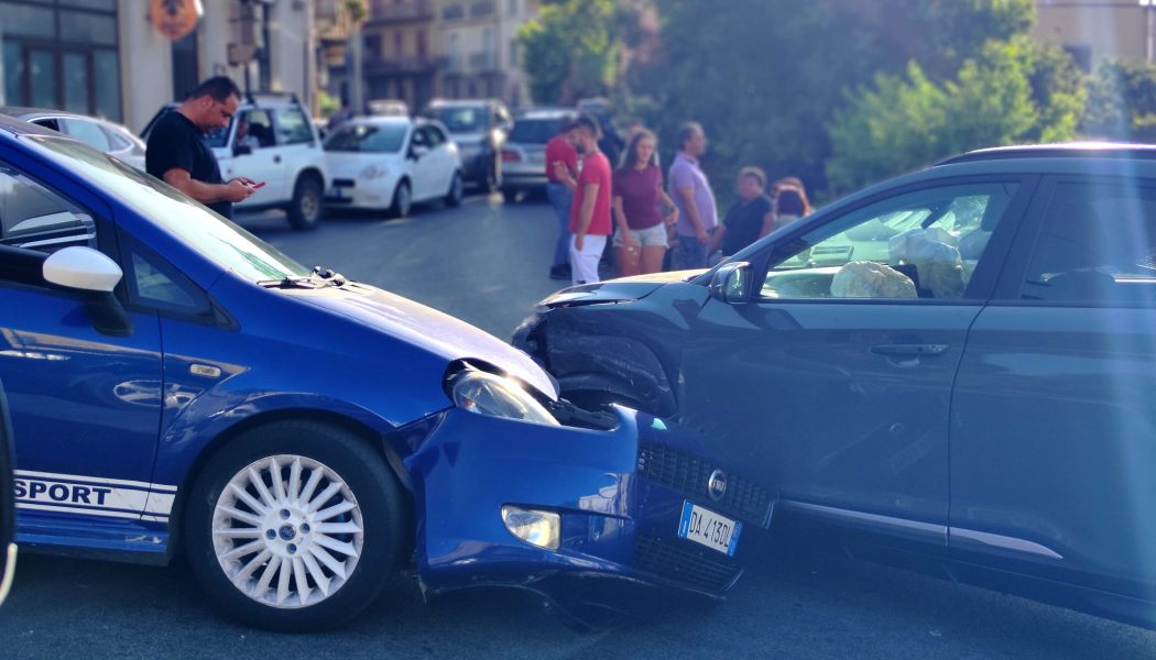 Scontro tra auto