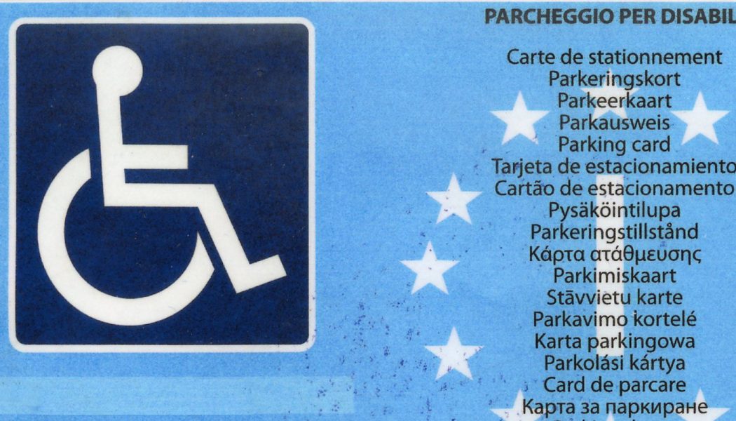 NEGATO L’ACCESSO IN PIAZZA AD UNA DISABILE. SCATTA LA DENUNCIA