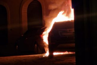 MONTALBANO, AUTO IN FIAMME IN PIENO CENTRO STORICO